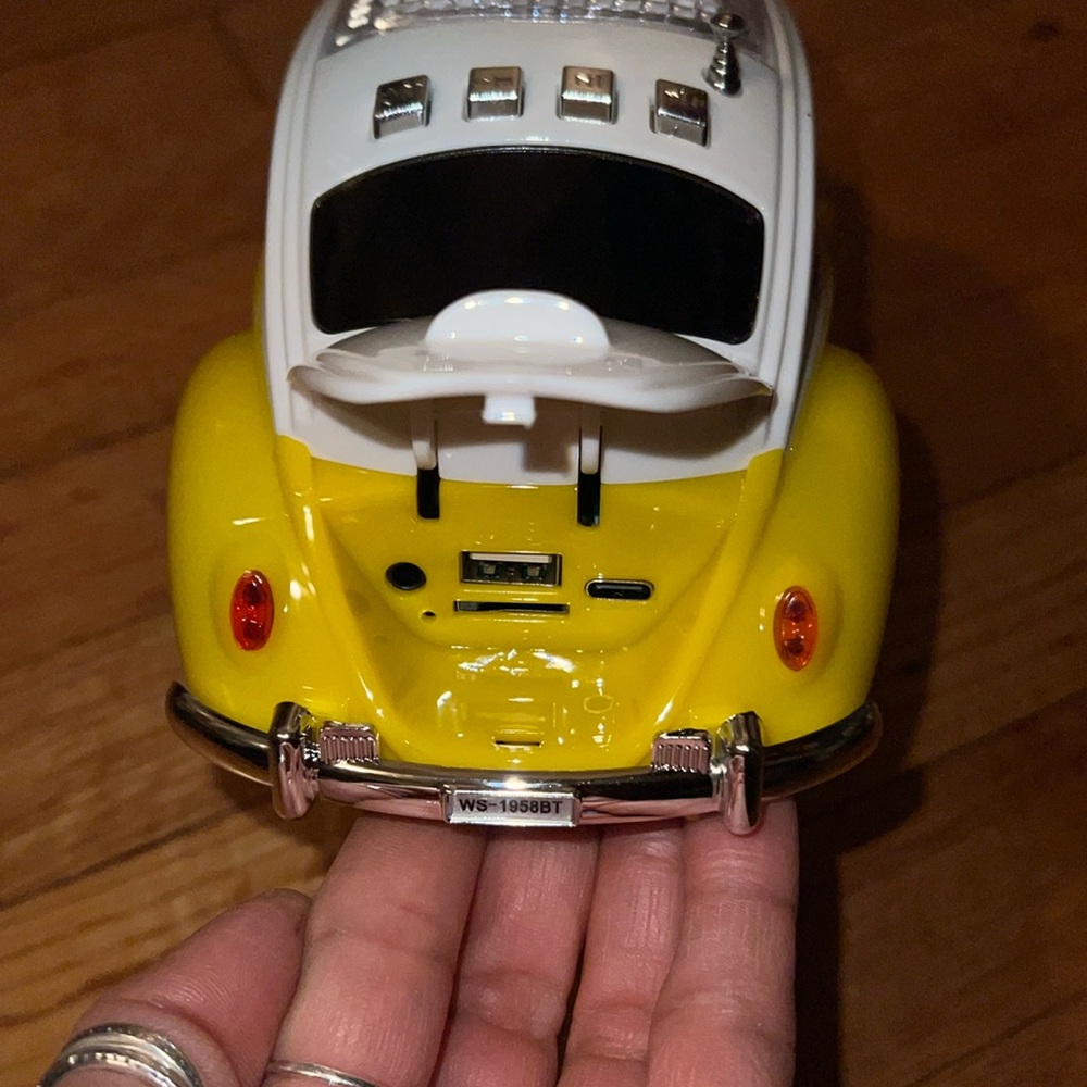 NIB - WIRELESS CAR BLUETOOTH SPEAKER - Picture 4 of 9